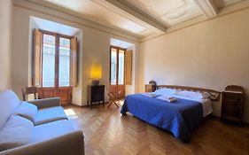 La Fonte-With Balcony Close By Piazza Del Campo